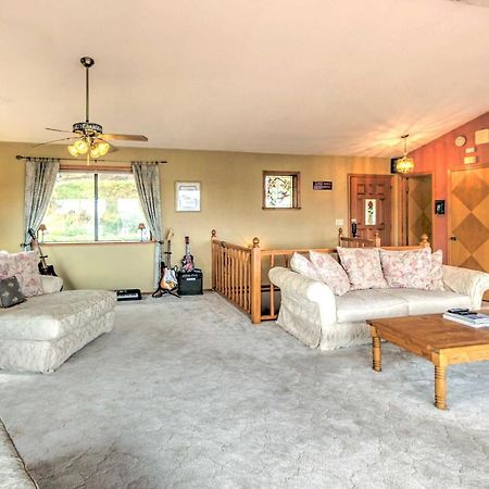 Spacious Kelseyville Home With Large Lakefront Deck! Exteriör bild